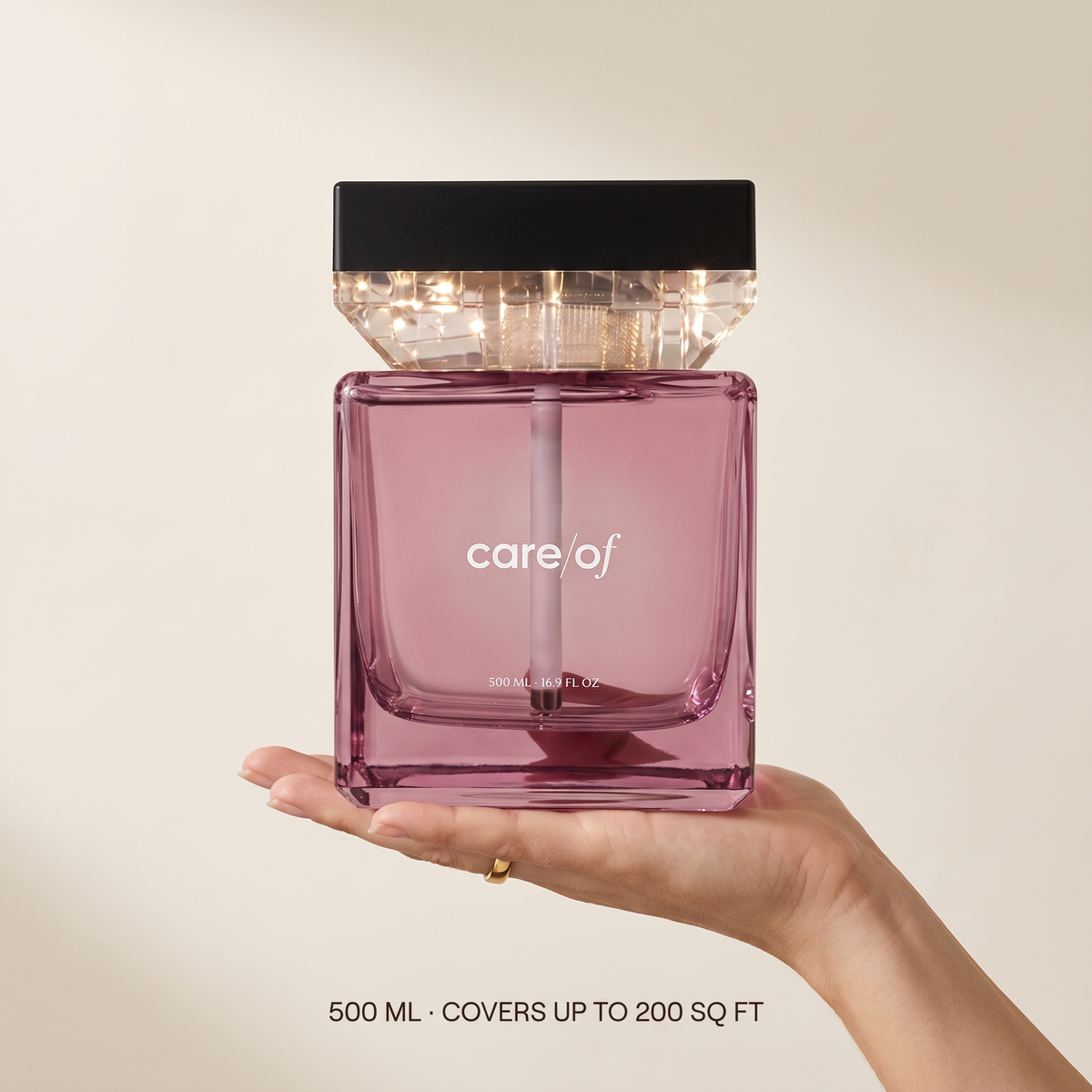 500 ml diffuser held in hand